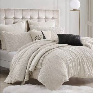 New Karl Lagerfeld Heavenly Faux Fur White Full/Queen Comforter & Shams Set